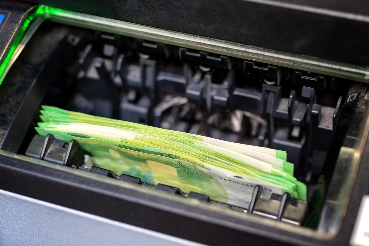 Saisie sur compte bancaire sans avertissement - ATM