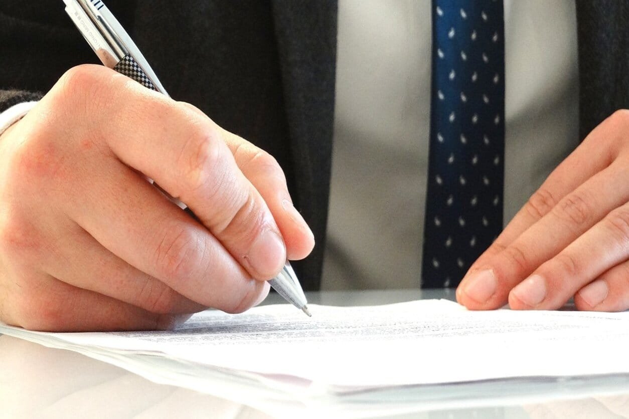 Rédacteur juridique : signature d'un contrat