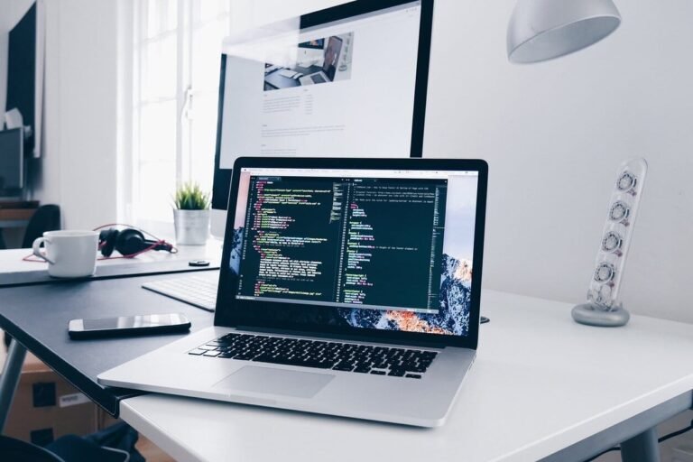 Rédacteur Web Freelance : Guide Complet pour Réussir en 2025